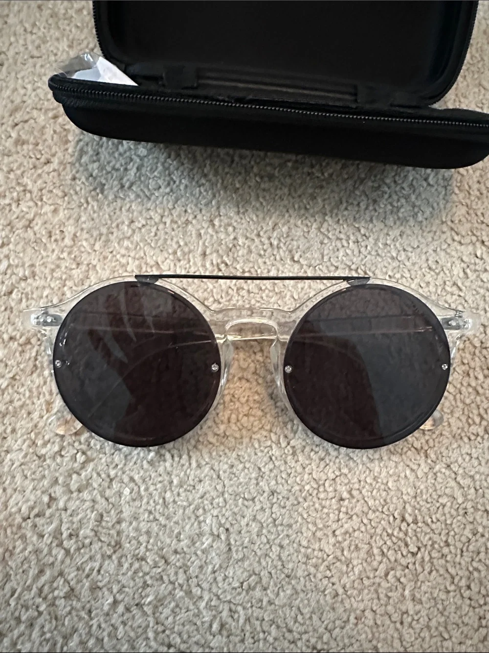 NWT Taxxon Clear frame round sunglasses